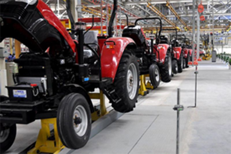 Pioneer flexible assembly lines of wheeled tractors