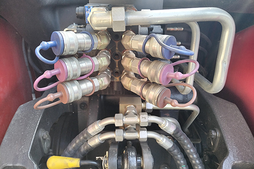 3 rear hydraulic outlets + 2 front hydraulic outlets